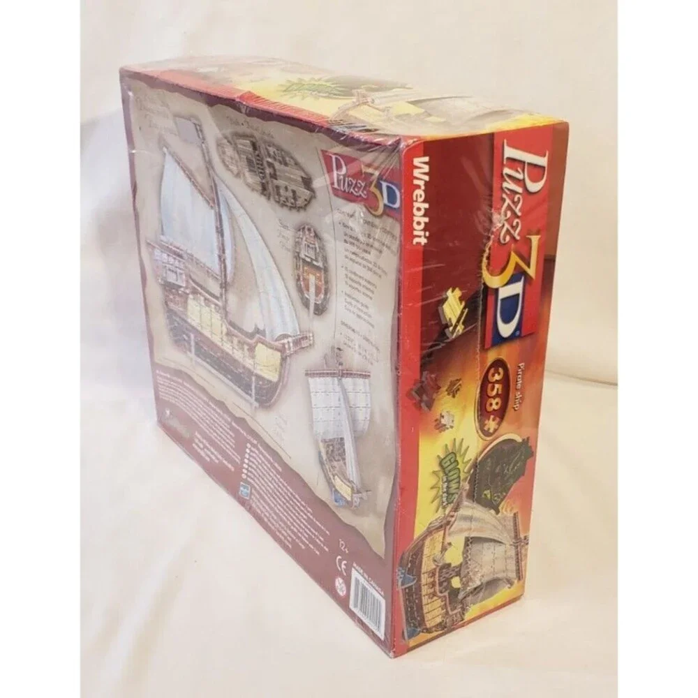 Wrebbit PUZZLE 3D PIRATE SHIP GLOWS IN THE DARK - 358 PIECES (#04402)